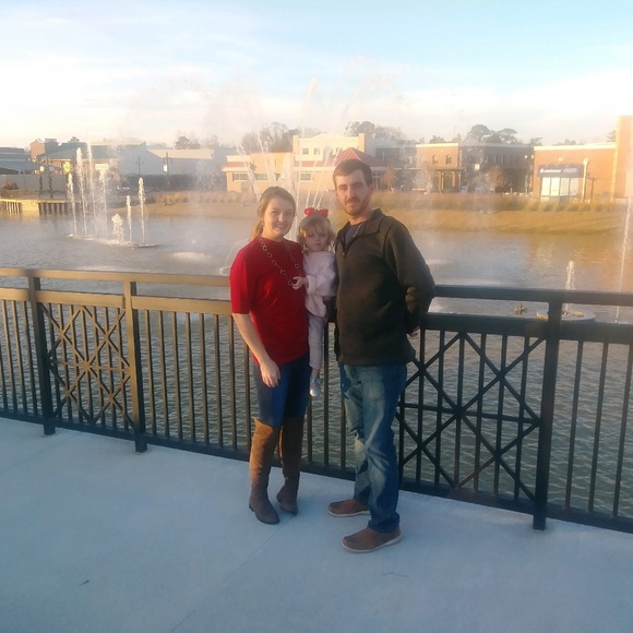 Meet your Posher, Jessica - Picture 1 of 2